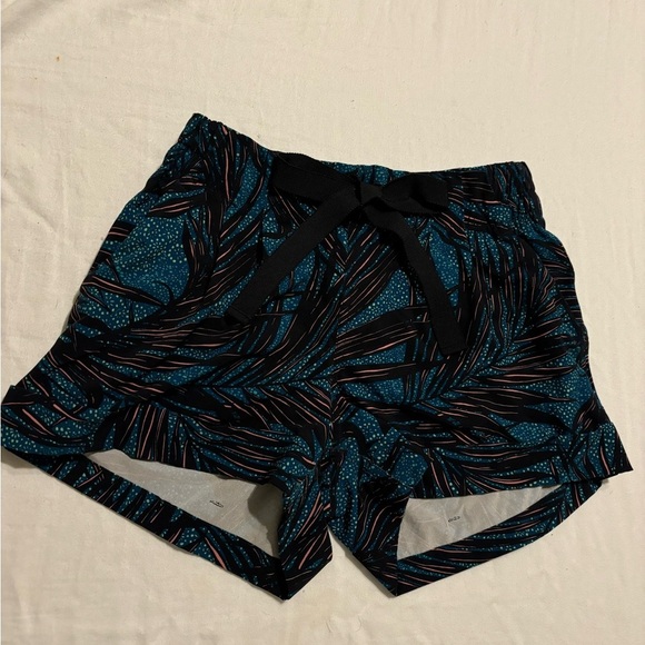 Lululemon paper page shorts size 6 palm leaf print - Picture 2 of 6